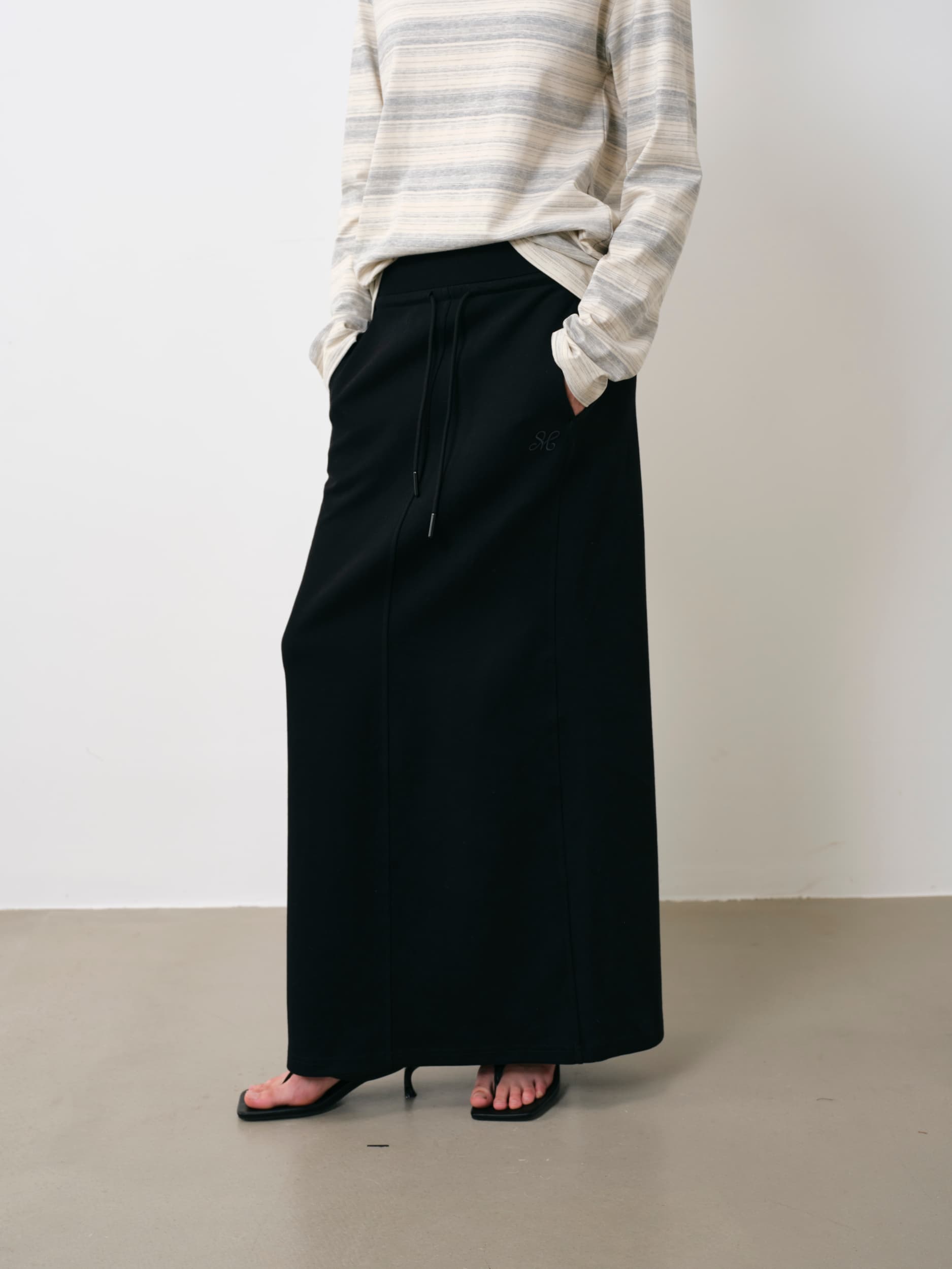 Feather-Soft Straight Maxi Skirt (Black)