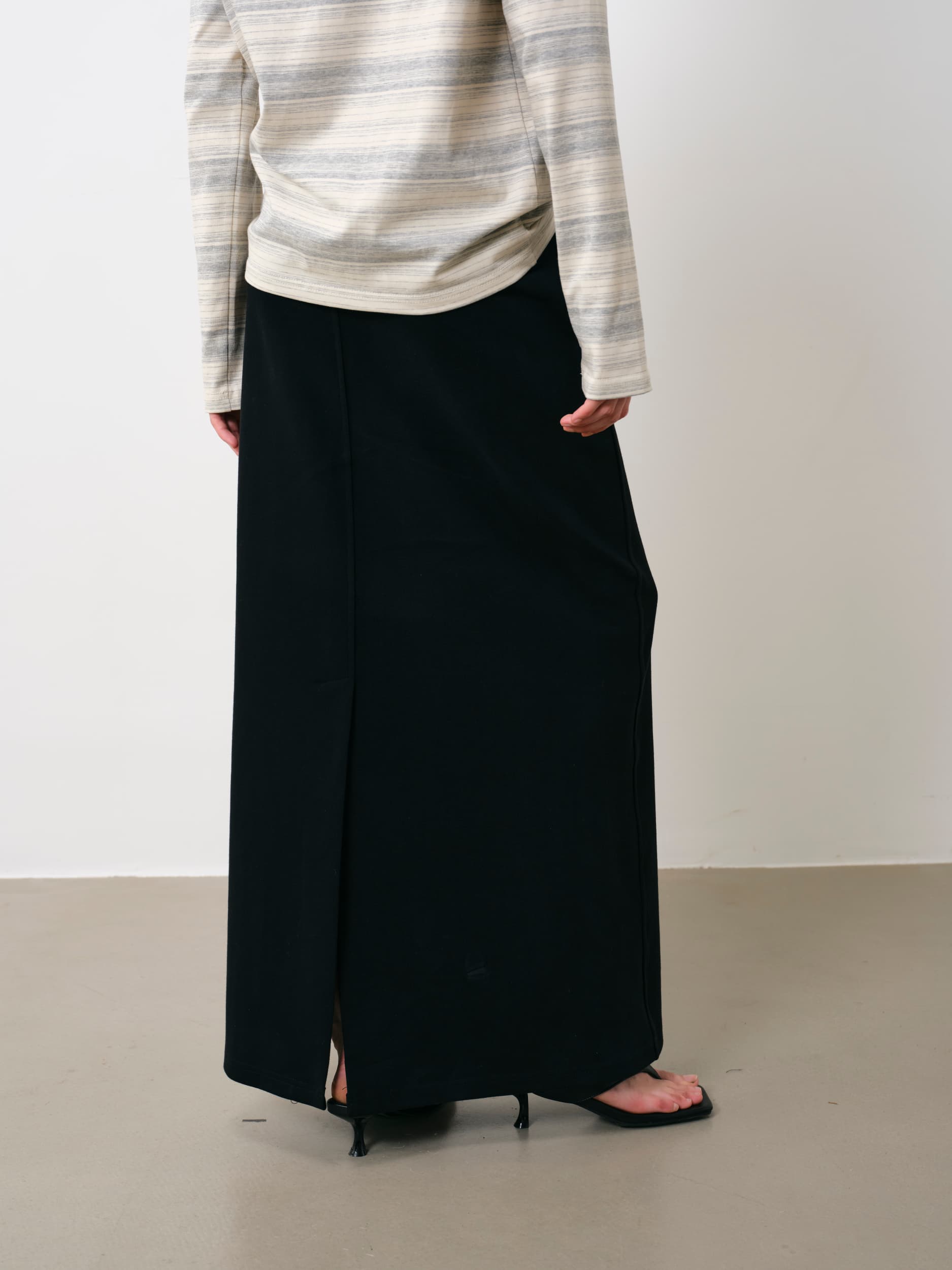Feather-Soft Straight Maxi Skirt (Black)